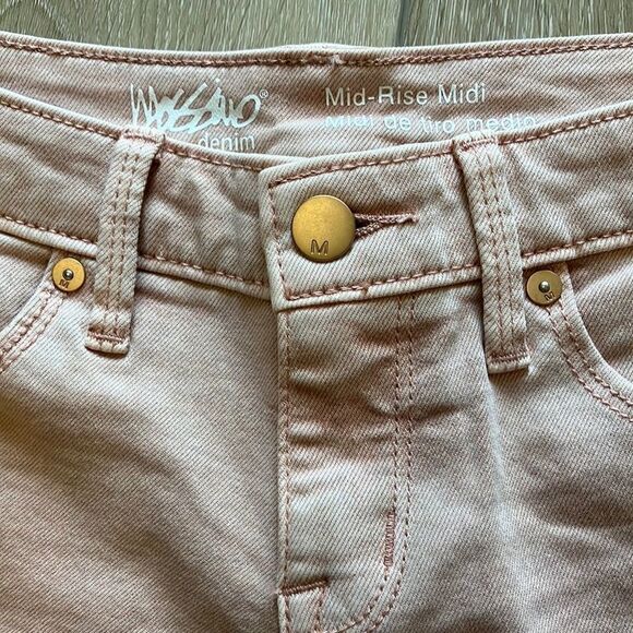 Mid-Rise Shorts | size  0 or 25R - Picture 5 of 5